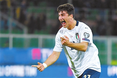 同时蕴含着 同时蕴含着